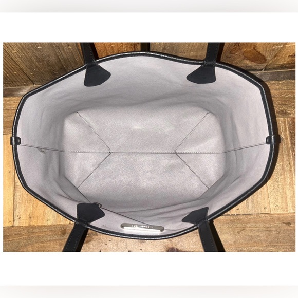 Michael Kors. 5 Piece. Saige Reversible Tote & Pouch & Dust Bag, Scarf & Charm. - Picture 6 of 16